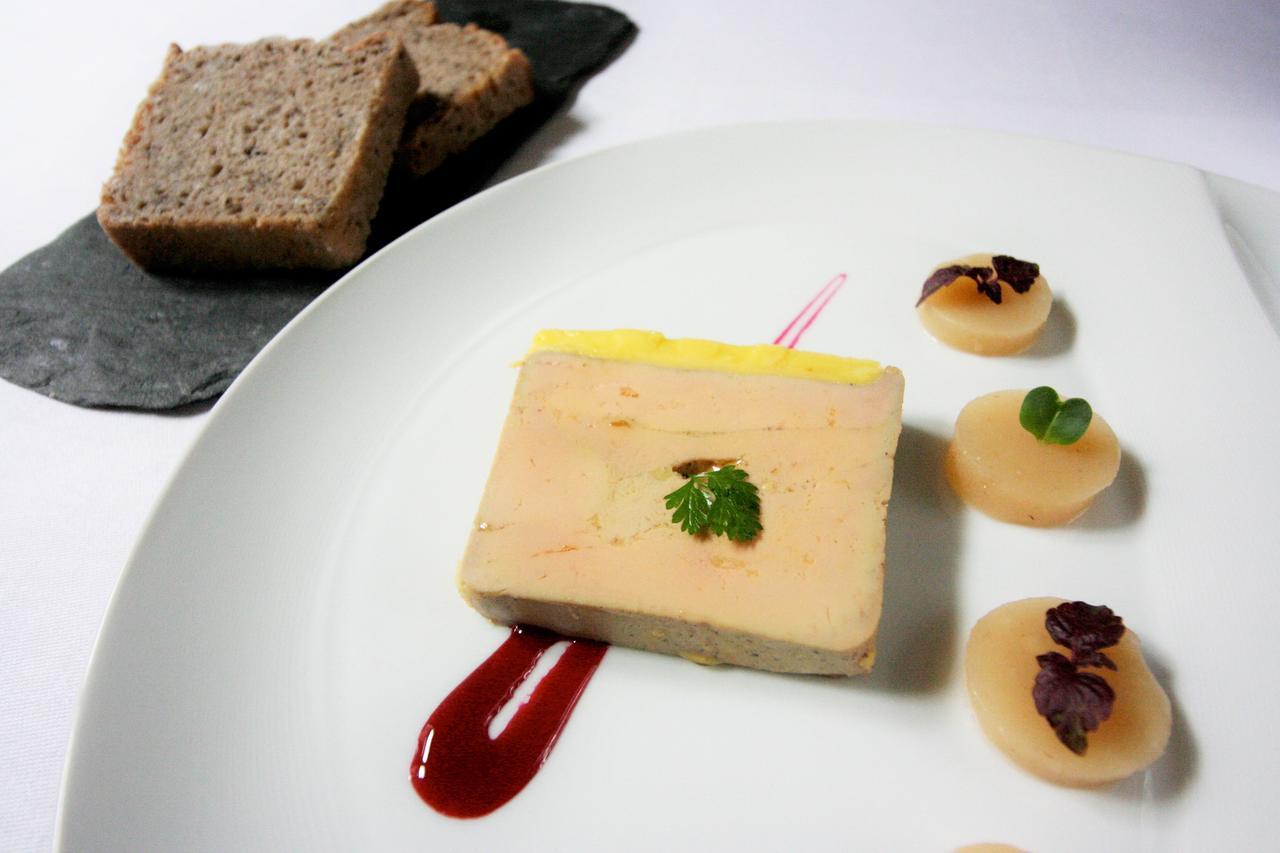 Logis - Hotel & Restaurant Du Tribunal Mortagne-au-Perche Luaran gambar