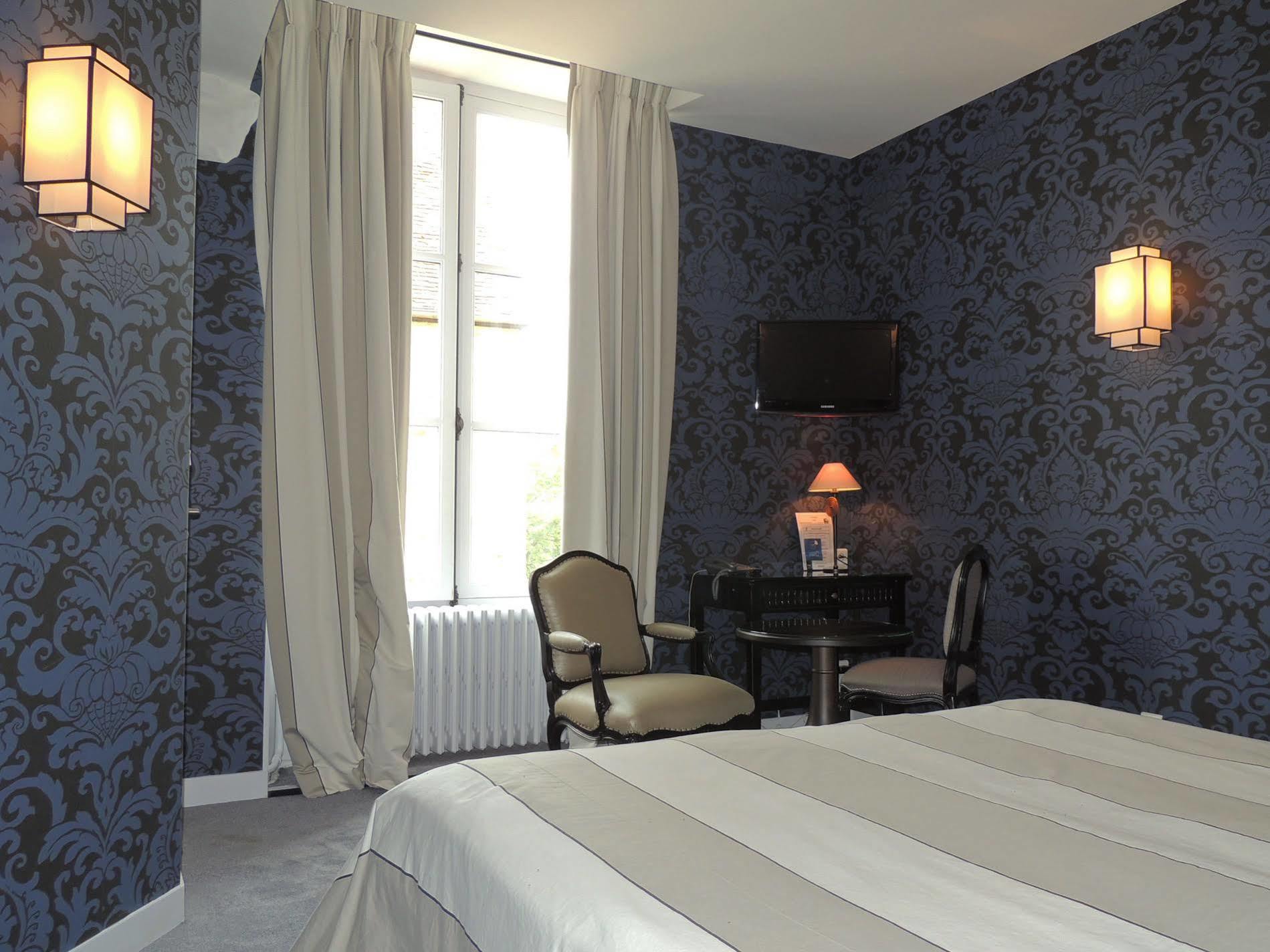 Logis - Hotel & Restaurant Du Tribunal Mortagne-au-Perche Luaran gambar